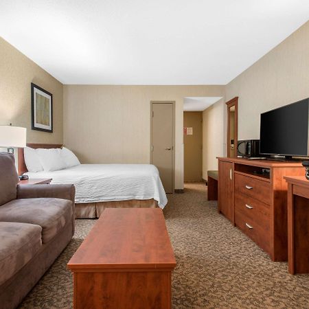 Clarion Hotel & Suites Brandon Εξωτερικό φωτογραφία