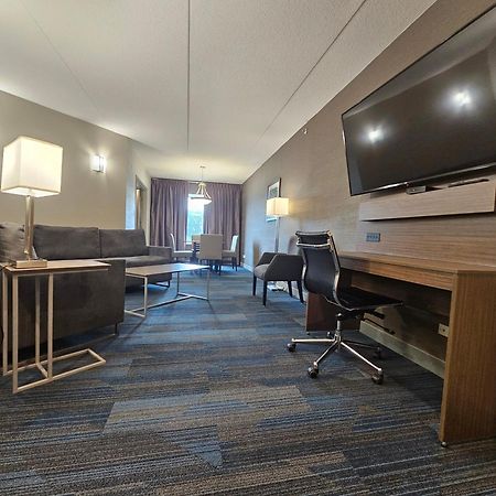 Clarion Hotel & Suites Brandon Εξωτερικό φωτογραφία