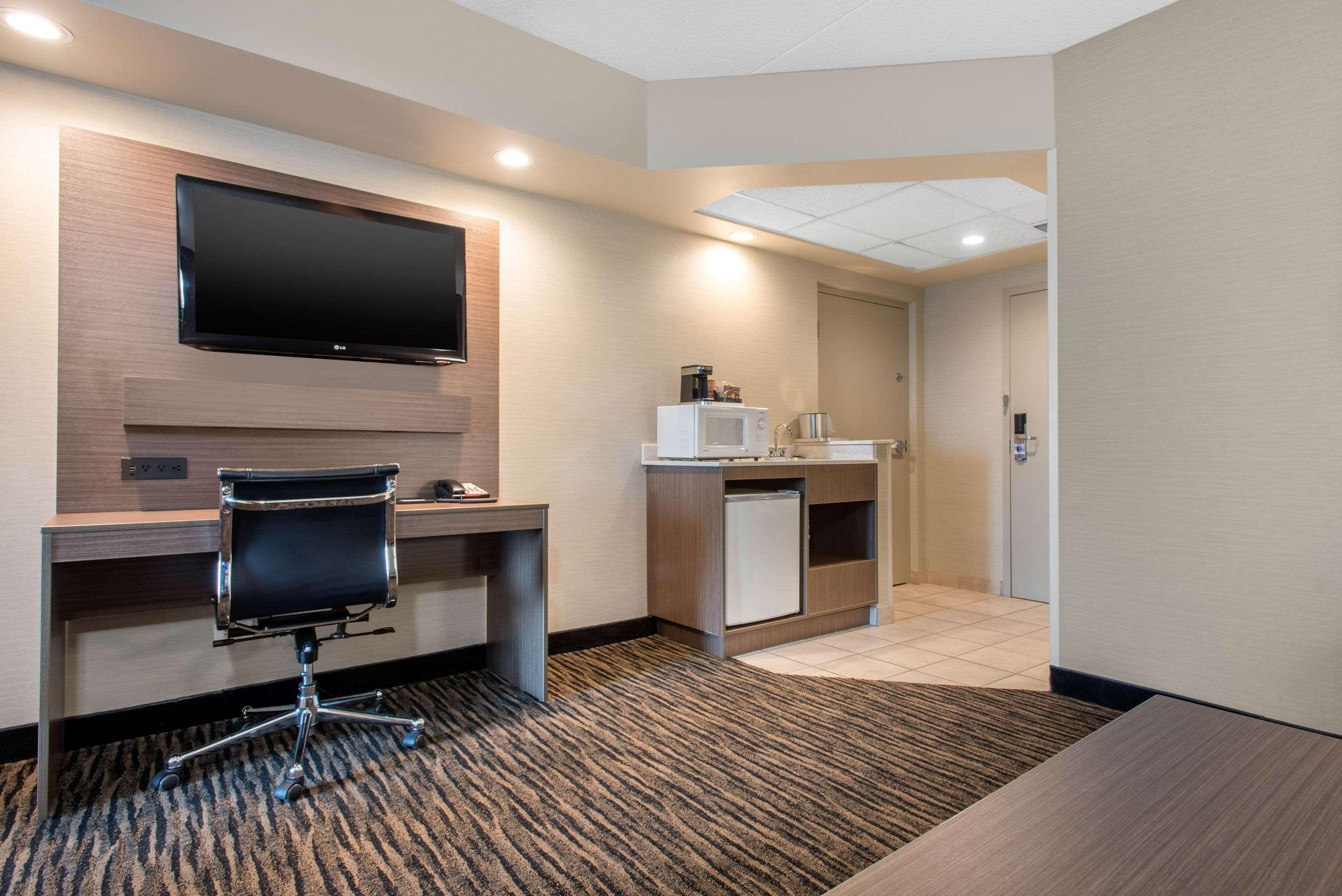 Clarion Hotel & Suites Brandon Εξωτερικό φωτογραφία