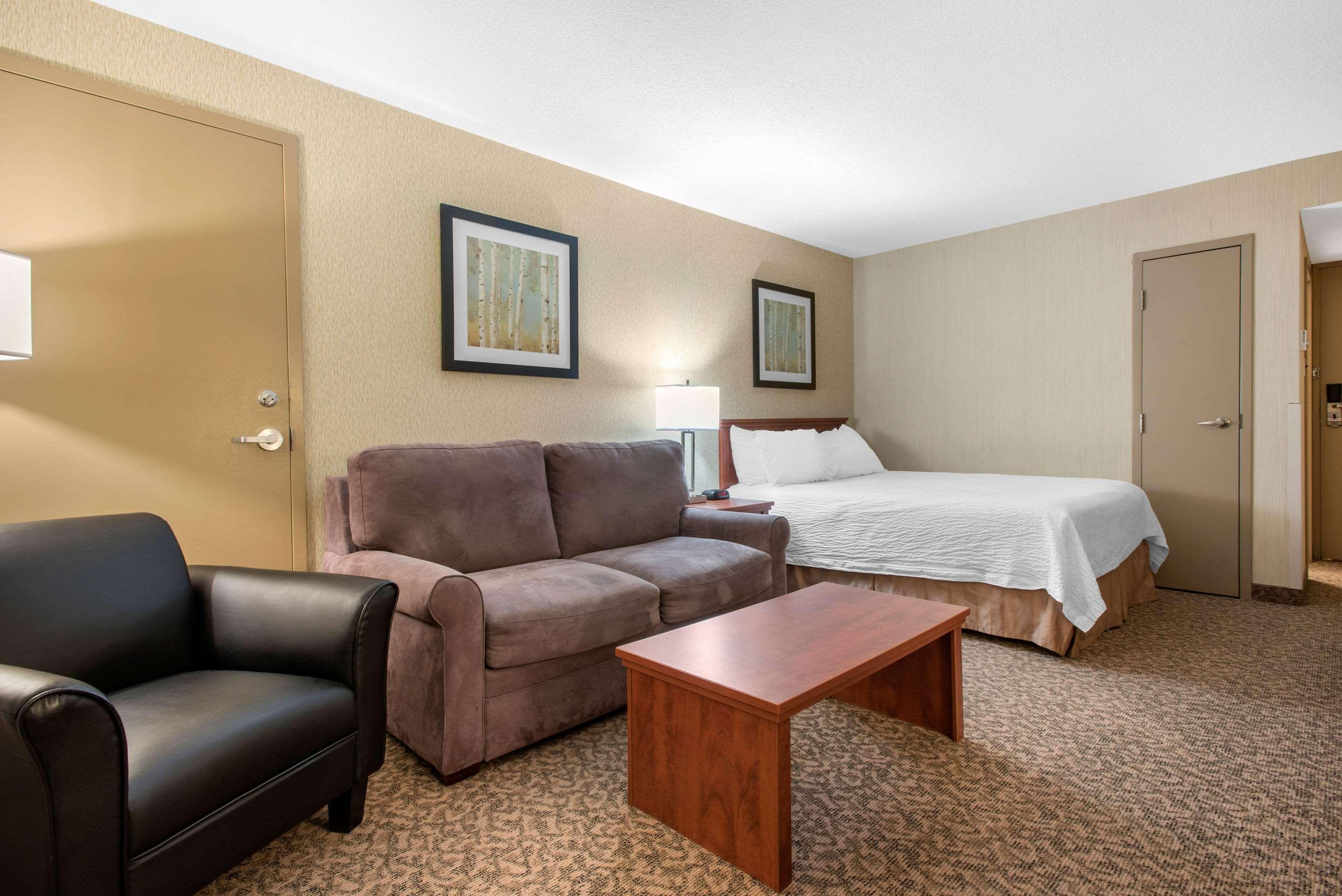 Clarion Hotel & Suites Brandon Εξωτερικό φωτογραφία