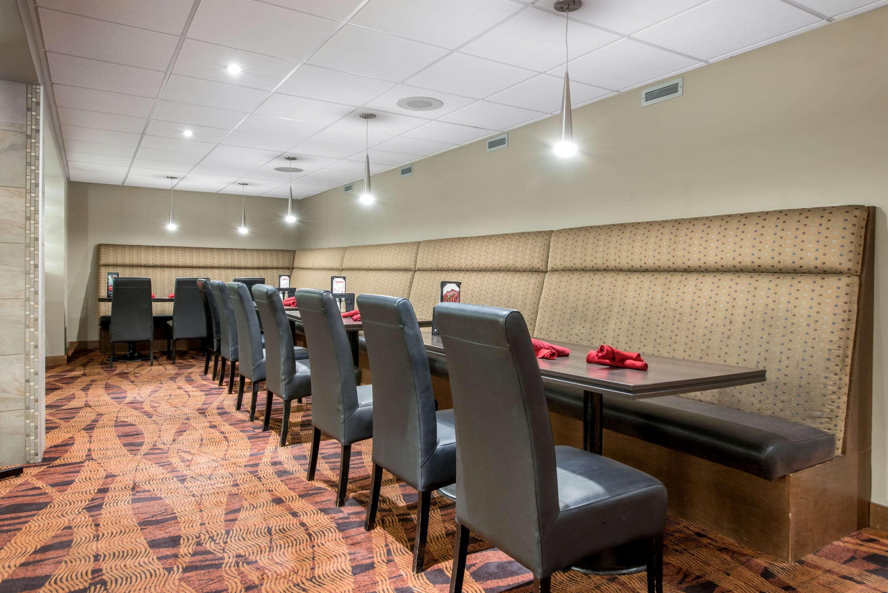 Clarion Hotel & Suites Brandon Εξωτερικό φωτογραφία