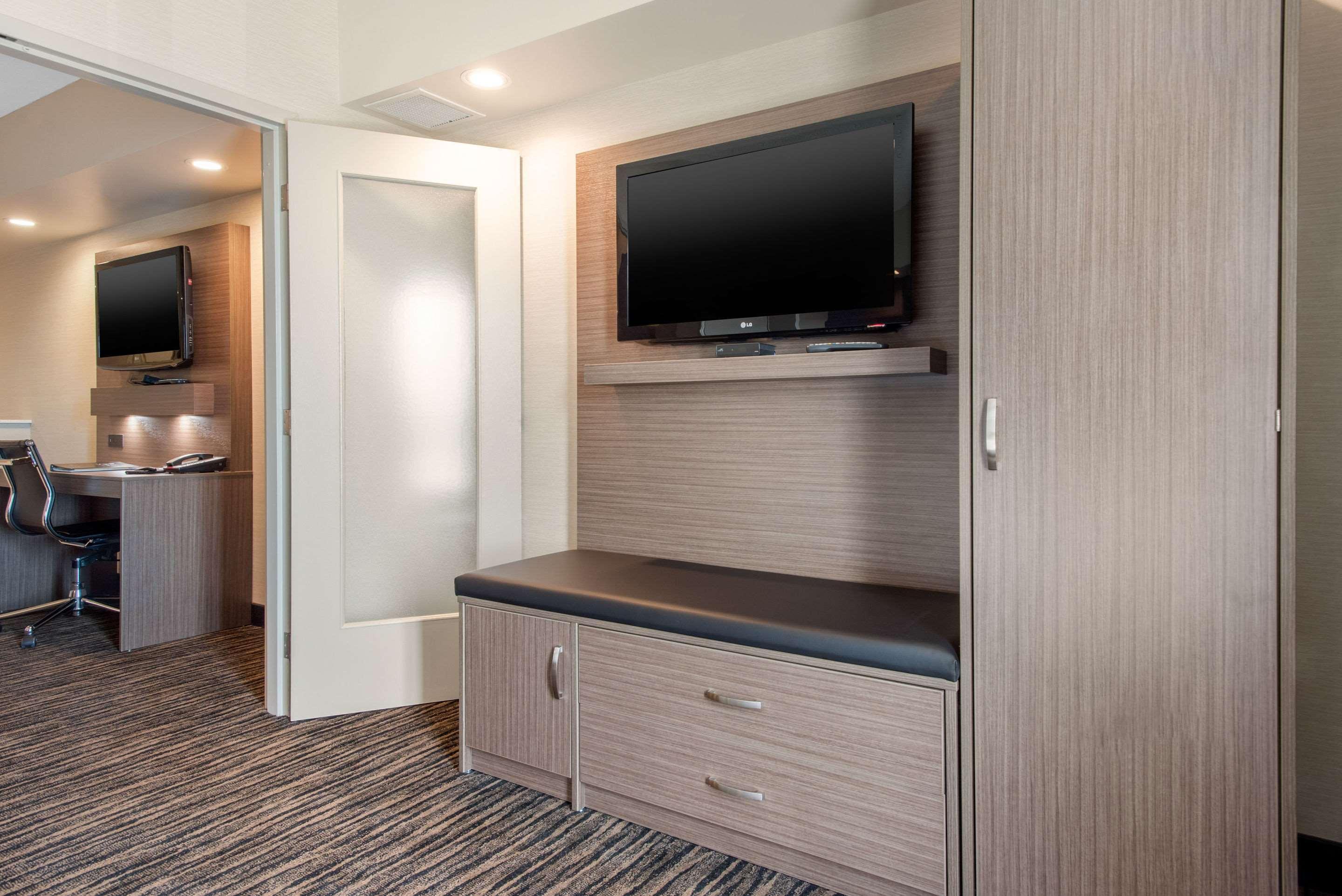 Clarion Hotel & Suites Brandon Εξωτερικό φωτογραφία