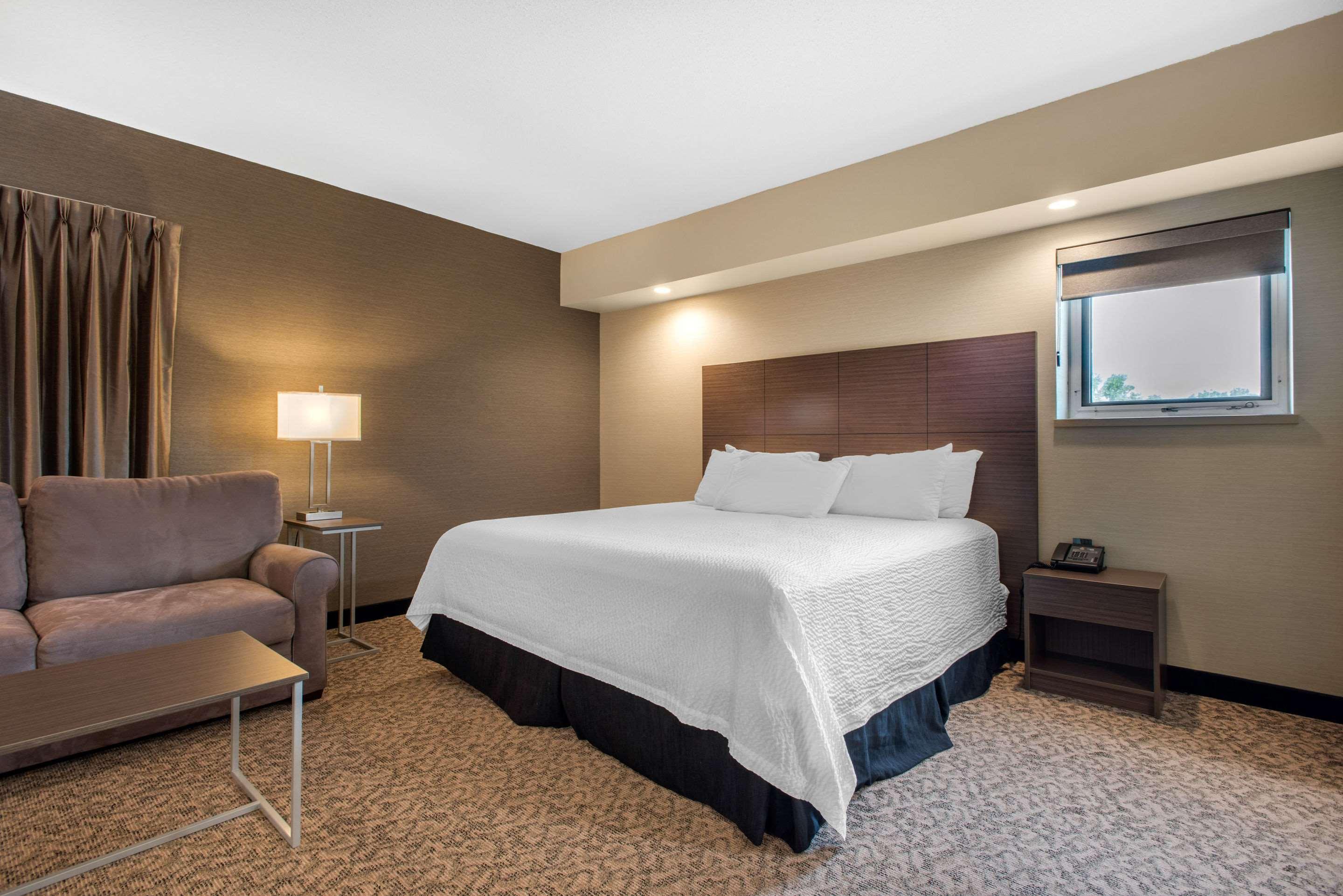 Clarion Hotel & Suites Brandon Εξωτερικό φωτογραφία