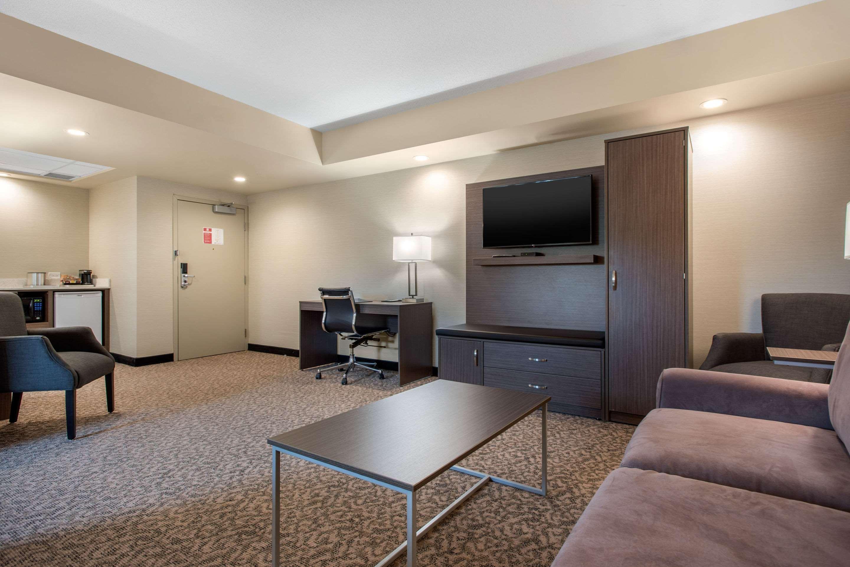 Clarion Hotel & Suites Brandon Εξωτερικό φωτογραφία