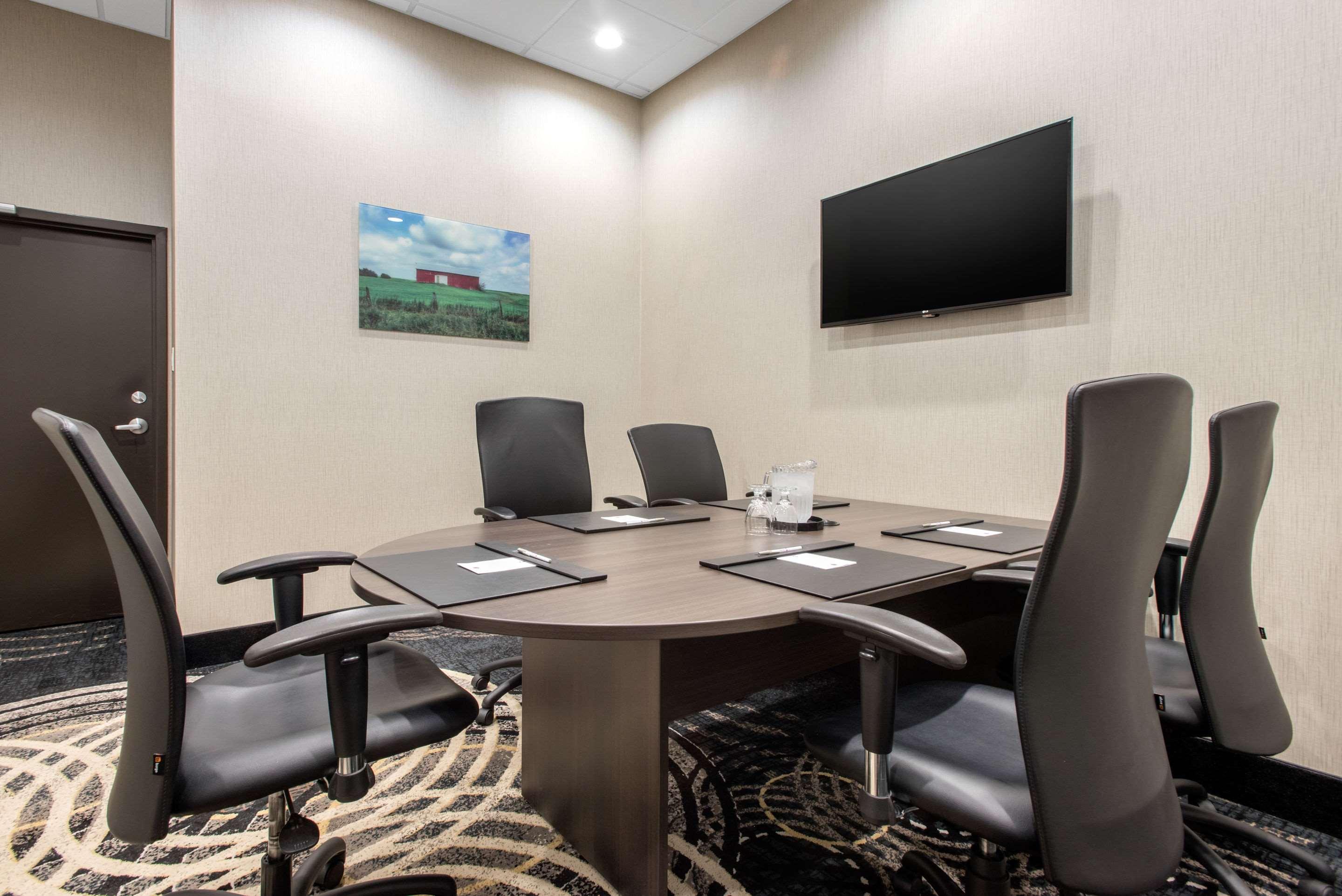 Clarion Hotel & Suites Brandon Εξωτερικό φωτογραφία