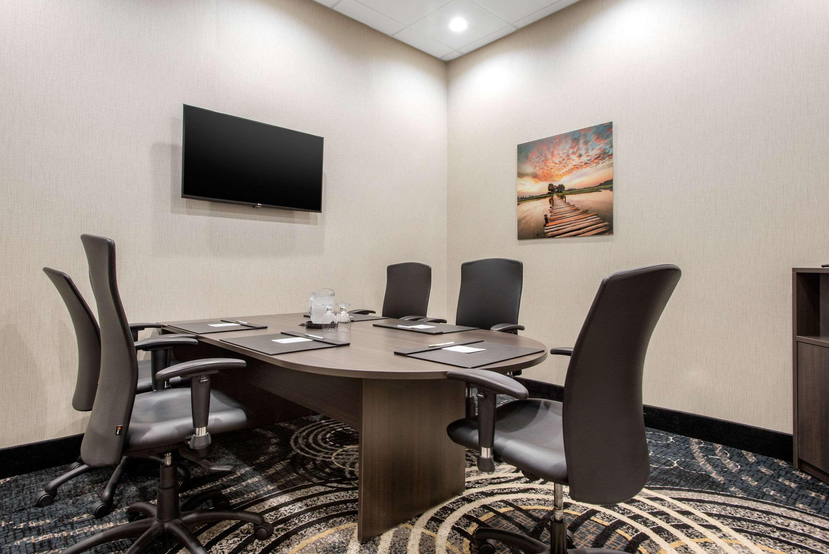 Clarion Hotel & Suites Brandon Εξωτερικό φωτογραφία