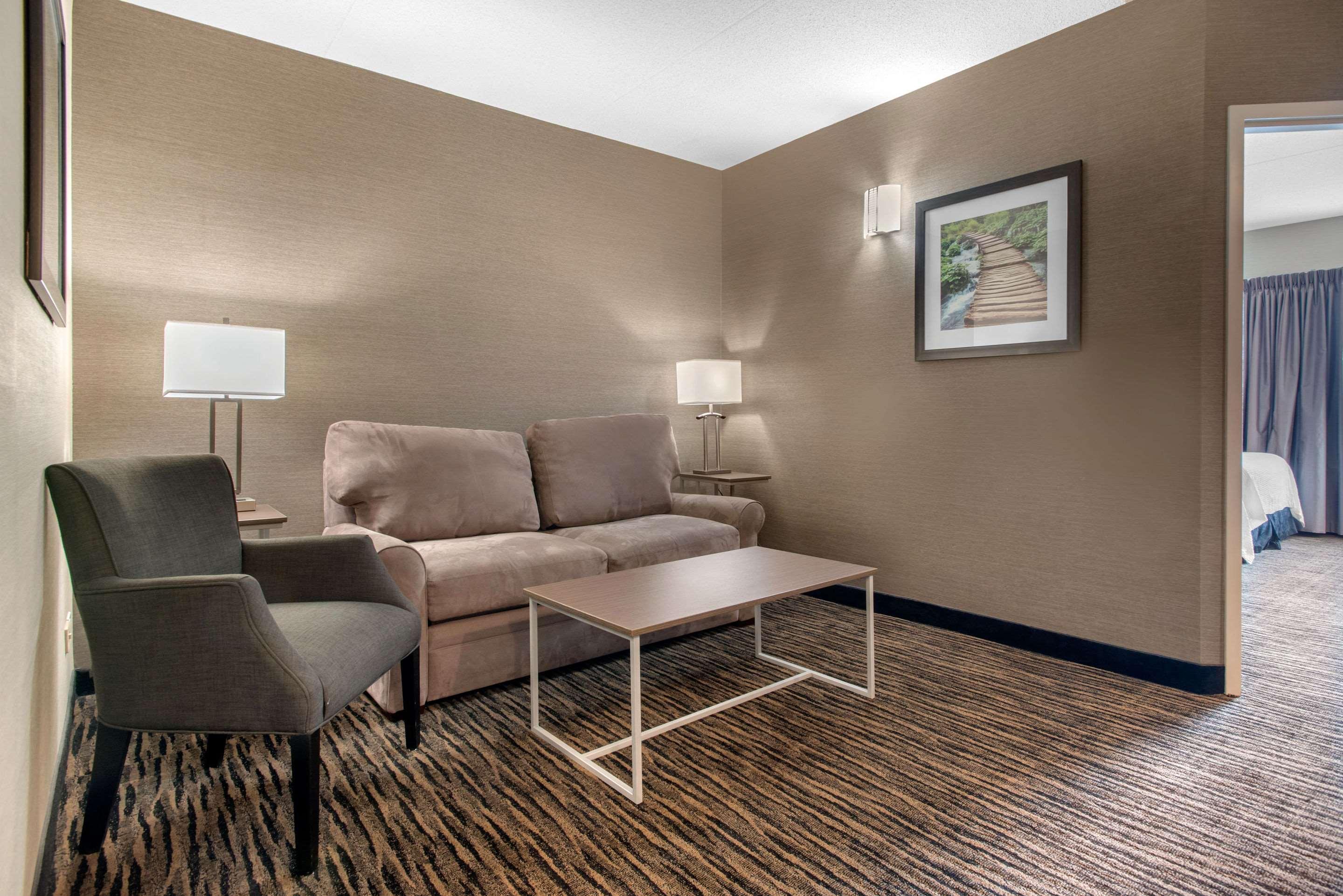 Clarion Hotel & Suites Brandon Εξωτερικό φωτογραφία