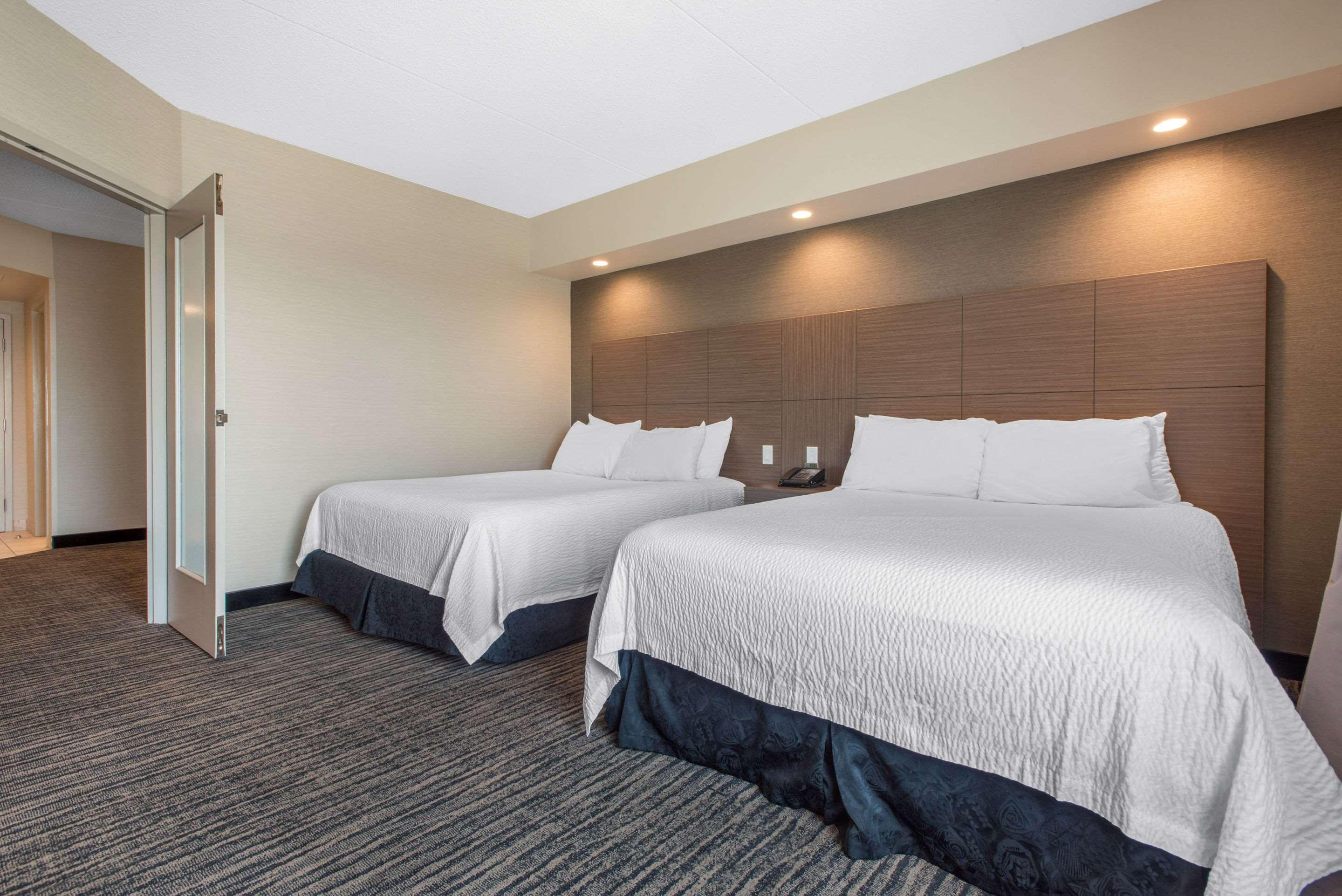 Clarion Hotel & Suites Brandon Εξωτερικό φωτογραφία