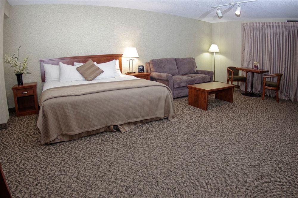 Clarion Hotel & Suites Brandon Εξωτερικό φωτογραφία