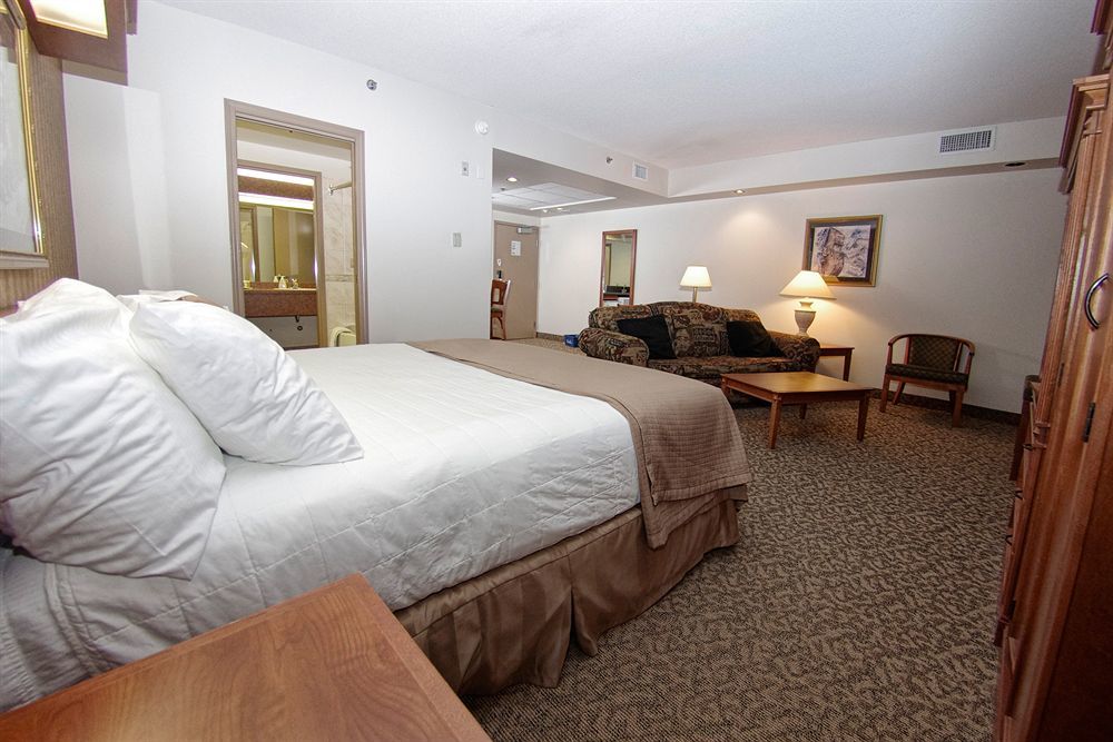 Clarion Hotel & Suites Brandon Εξωτερικό φωτογραφία