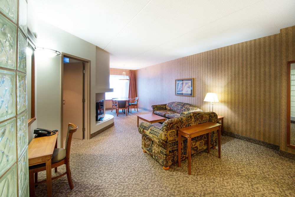 Clarion Hotel & Suites Brandon Εξωτερικό φωτογραφία